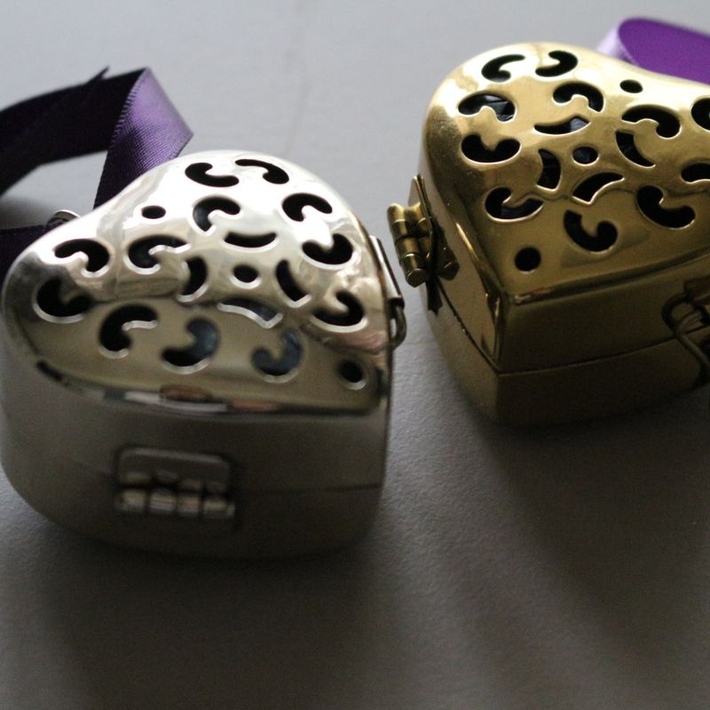 パフュームオーナメントＯＲヴィオレットダムール　【奥深く華やかなフラワーノート】