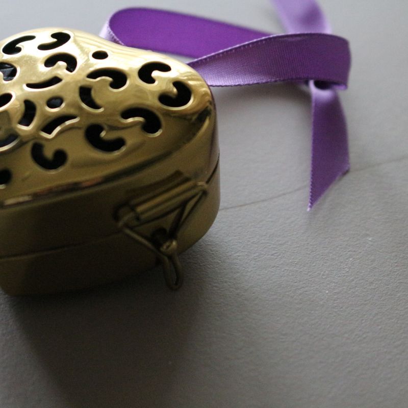 パフュームオーナメントＯＲヴィオレットダムール　【奥深く華やかなフラワーノート】