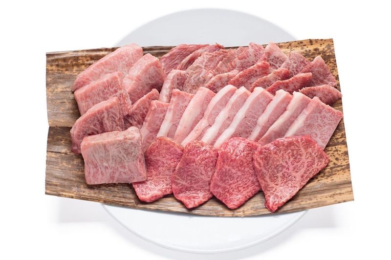 沖縄県産 黒毛和牛 厳選焼肉4種盛り合わせ 600g（3～4 人前）/牛肉専用オリジナルブレンド塩付き