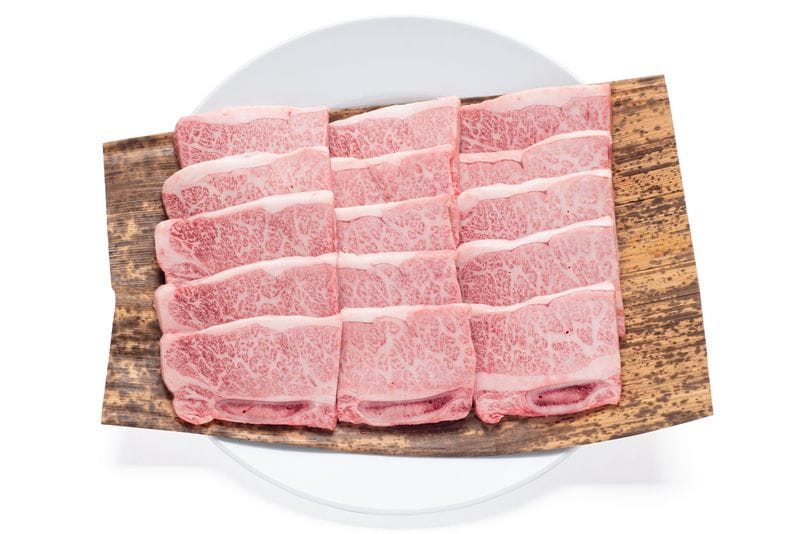 沖縄県産 黒毛和牛 三角バラ骨付き焼肉用 500g （2～3人前）/牛肉専用オリジナルブレンド塩付き