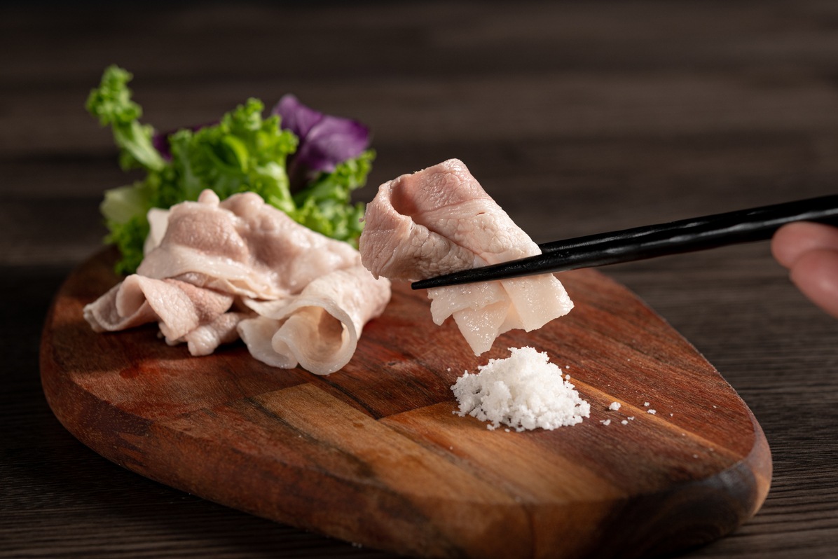 琉球長寿豚 バラしゃぶしゃぶ用 1kg（500g2個入 5～6人前）/豚肉専用オリジナルブレンド塩付き