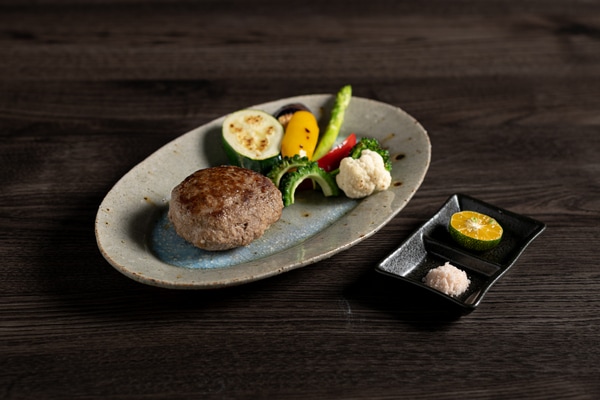 沖縄県産 黒毛和牛 塩ハンバーグ　150g×4個 /ハンバーグ専用塩付き　送料別