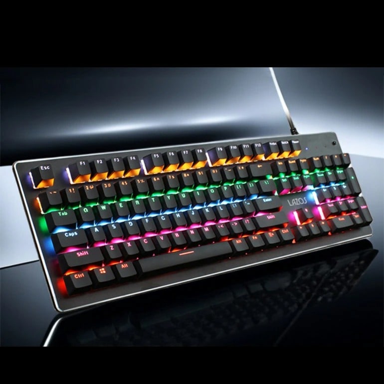 月末値下げ！割とカッコよく光る！自作ゲーミングPC中古。新品M.2SSD i7 Aランク 新品ケース ゲーミングPC フルセット Core i7 第8世代以上