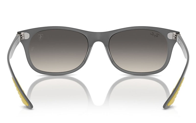 Ray-Ban Ferrariコラボ サングラス Ray-Ban Taps Scuderia Ferrari F1 Racers to Design Two New Sunglasses