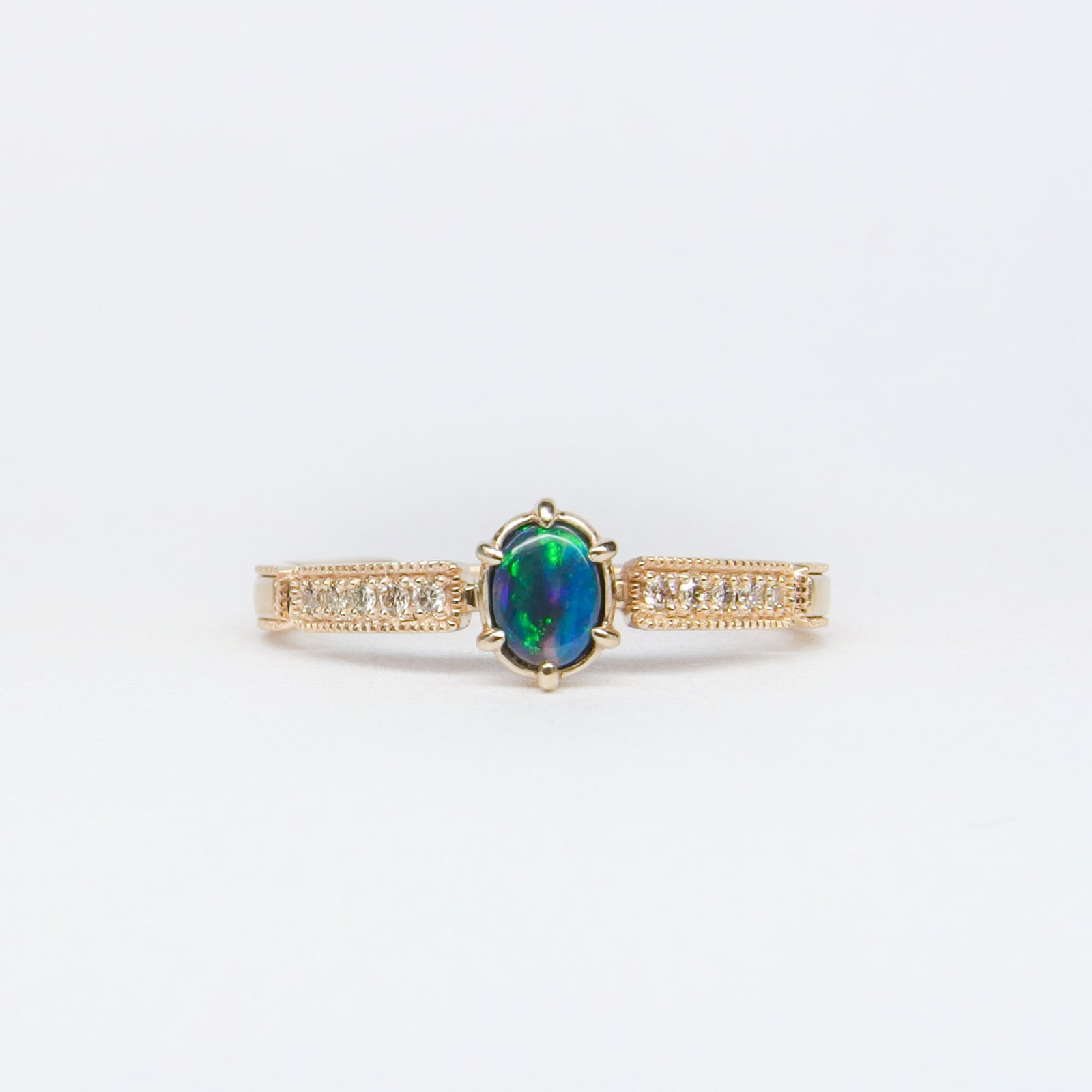 希少　GUCCI Gマーモントラインストーン　ブローチ 専用ボックス付き 希少 GUCCI Gマーモントラインストーン ブローチ 専用ボックス付き