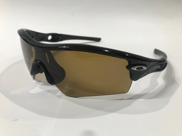 オークリーサングラス Custom RADAR BLK/Bronze Polarized 