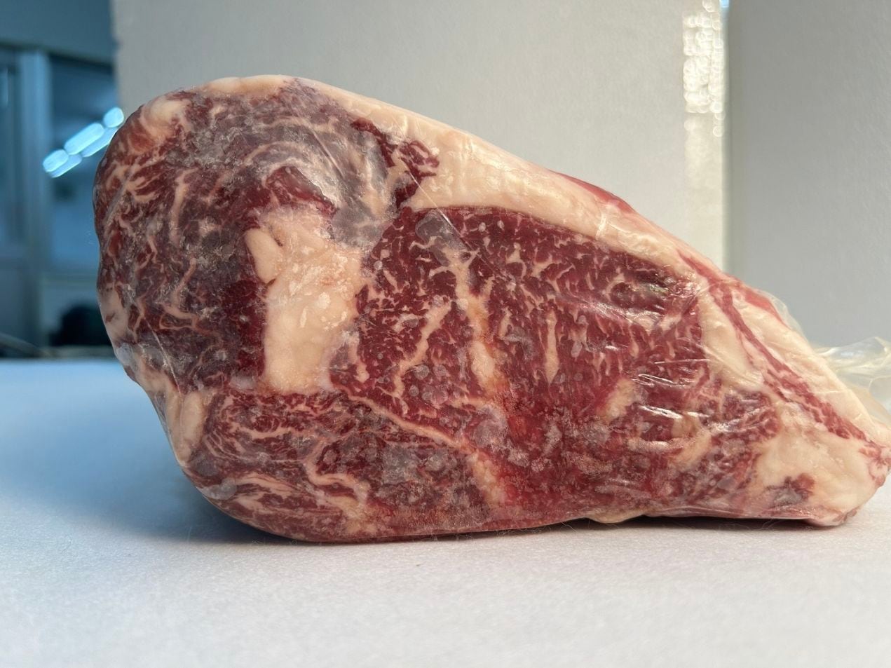 国産牛　リブロース【3,900円/kg(税抜)】【 ケース販売（不定貫）】【約9㎏（約7㎏～11㎏）】