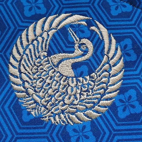 名前旗 家紋入り 黒地雲立湧紋 刺繍桜に筒描金彩 135×400