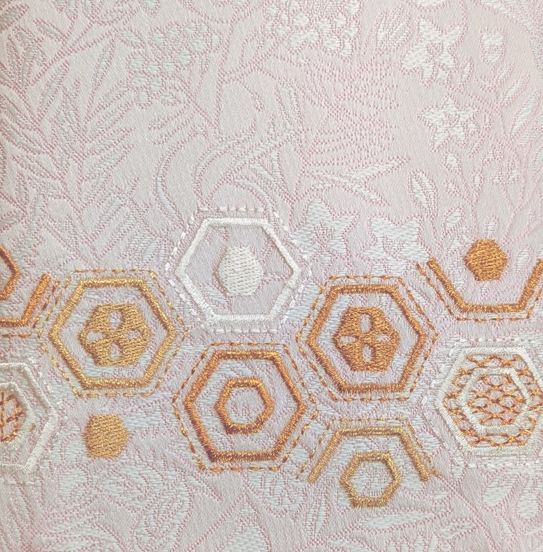 名前旗　家紋入り　秋草紋薄紅　刺繍亀甲紋　135×400