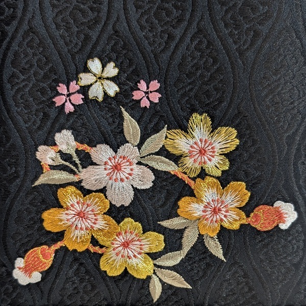 名前旗 家紋入り 雲立湧に刺繍房桜 黒A 135×400