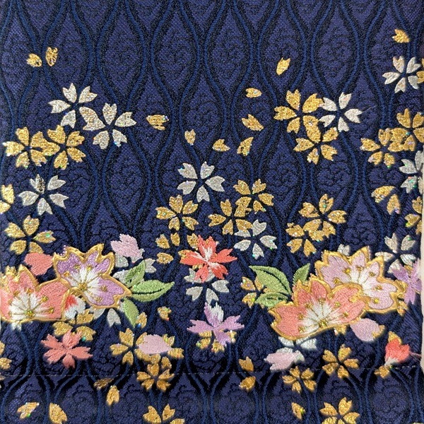 名前旗　家紋入り　雲立湧紋に金銀箔桜吹雪に刺繍桜筒書き金彩　紺　135×400