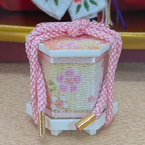 ケース入り雛人形　小三五親王飾りNo.9 LED屏風付　新美桜