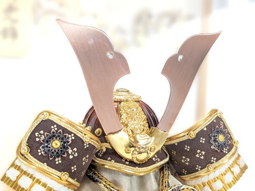 ケース入り 7号　大鍬兜飾り