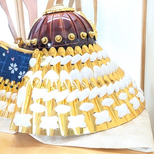 ケース入り 7号　大鍬兜飾り