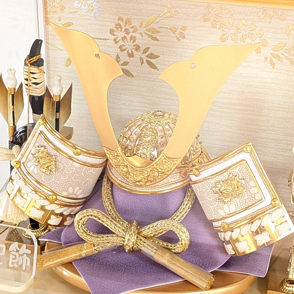 ケース入り 8号白金印伝　中鍬形兜飾り