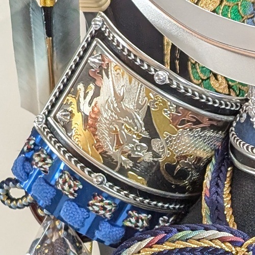 ケース入り 12号シルバーブルー伊達兜飾り