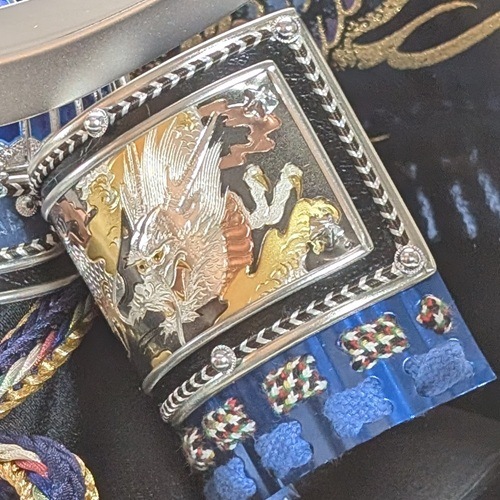 ケース入り 12号シルバーブルー伊達兜飾り