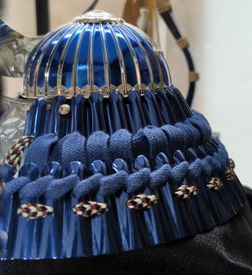 ケース入り 12号シルバーブルー伊達兜飾り