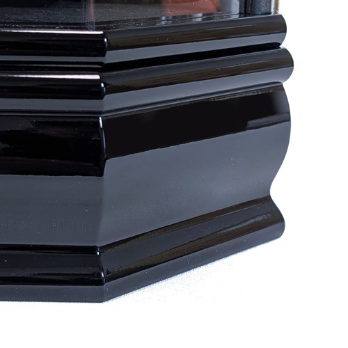 ケース入り 12号燻銀盛上龍彫金兜飾り