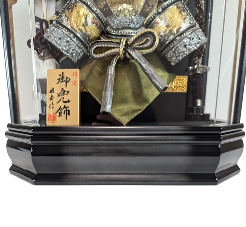 ケース入り 12号燻銀盛上龍彫金兜飾り