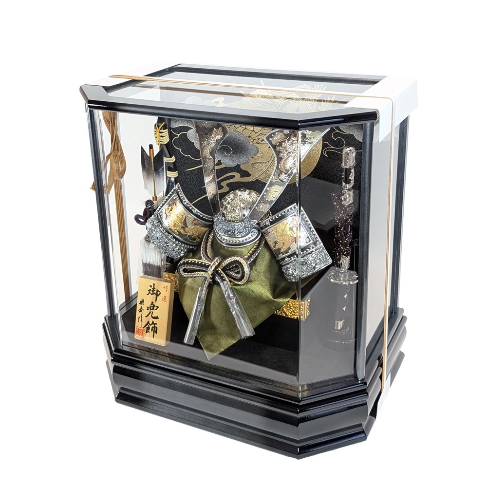 ケース入り 12号燻銀盛上龍彫金兜飾り