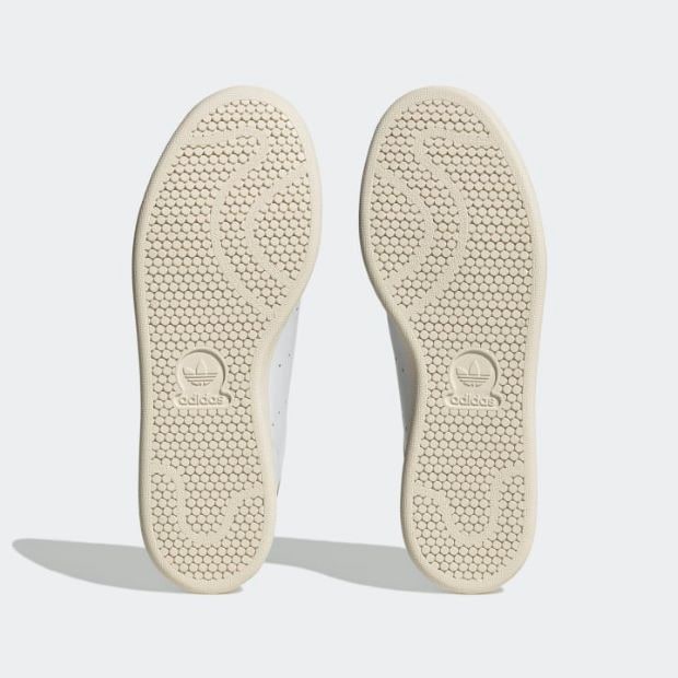 STAN SMITH×TOMORROWLAND】白のスニーカーを新調しました | LEE