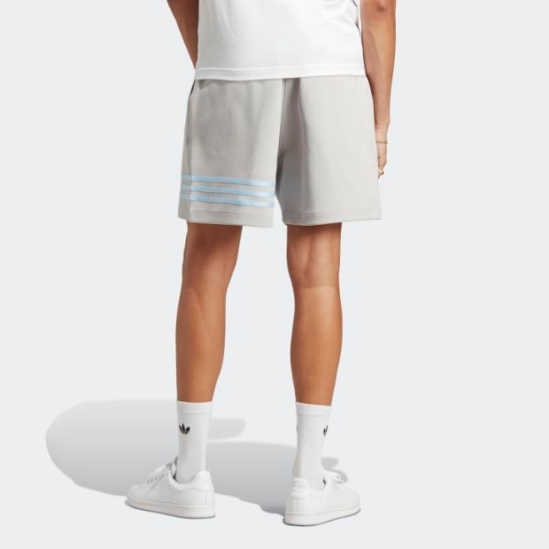 アディカラー NEUCLASSICS ショーツ グレーツー ｜アパレル