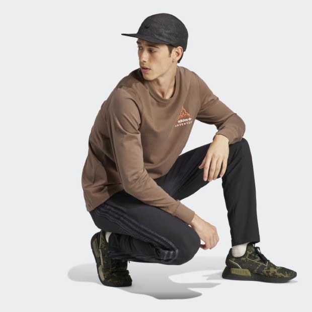 アディダス アドベンチャー グラフィック 長袖Tシャツ　アースストレータ　