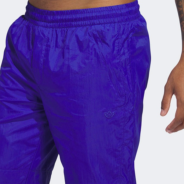 アディダス プレミアム エッセンシャルズ クリンクル ナイロンパンツ男性XL adidas Originals - アディダス プレミアム エッセンシャルズ