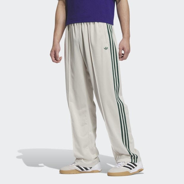 アディダス　ベッケンバウアートラックパンツ　クリアブラウンiz4926ベージュ adidas BECKENBAUER TRACKPANT CBROWN/NINDIG（アディダス
