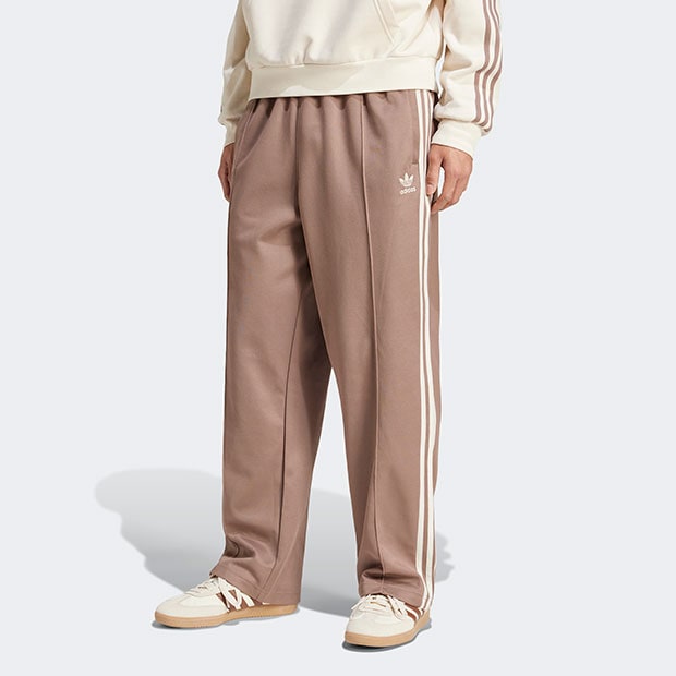 アディダス トラックパンツ ブラウン adidas パンツ トラックパンツ（ジャージ）/ アディダス