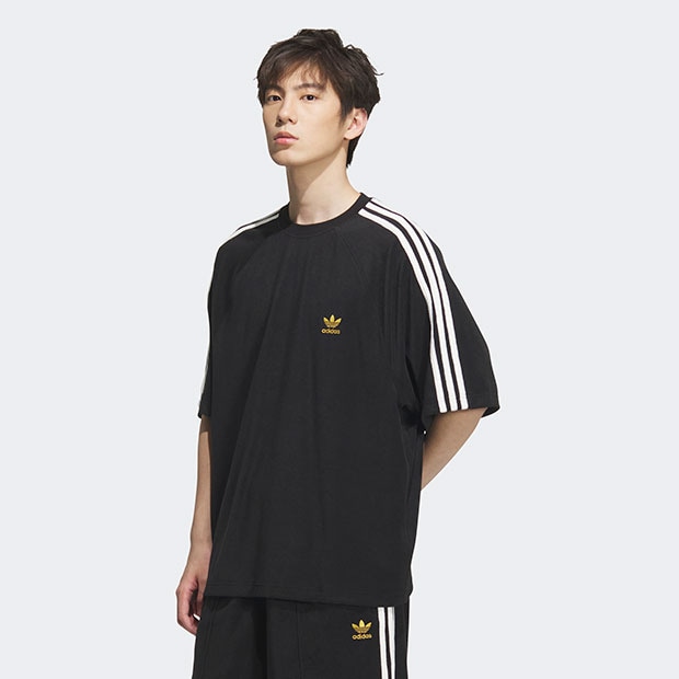 Adidas 半袖シャツ ブラック/グリーン アディカラー クラシックス+ 半袖シャツ（ジェンダー