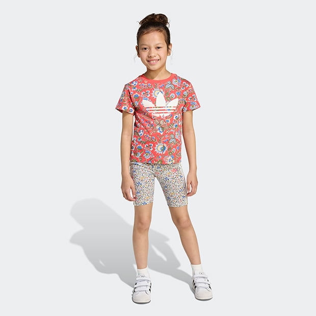 ジュニア キッズ ADIDAS ORIGINALS × LIBERTY LONDON 半袖 シャツ セットアップ　セミルシッドレッド×マルチカラー　