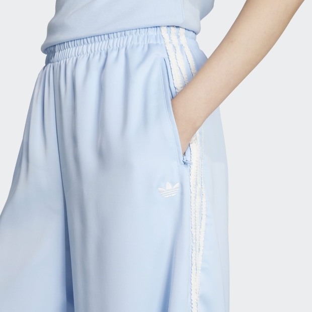 レディース ADIDAS ORIGINALS サテン ワイドレッグパンツ ラッフル