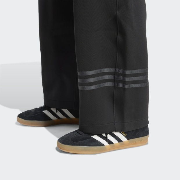 アディカラー NEUCLASSICS スウェットパンツ ブラック ｜アパレル