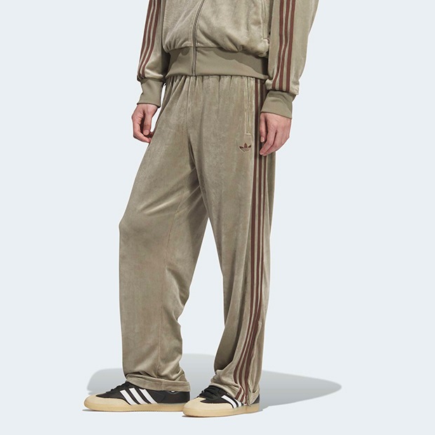 アディカラー FB TP ベロア トラックパンツ　クレイ　