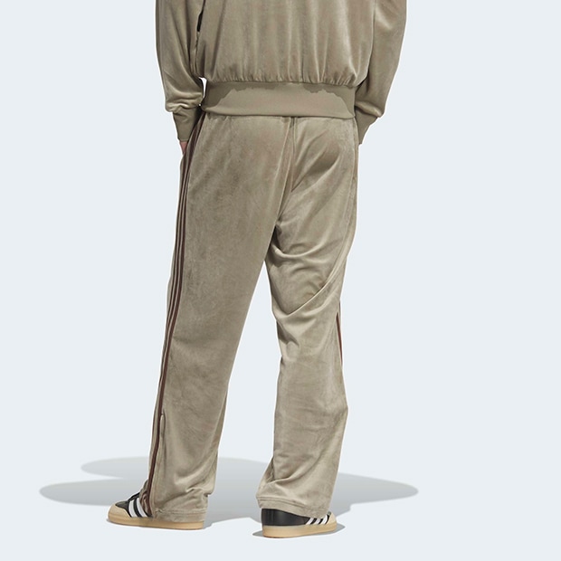 アディカラー FB TP ベロア トラックパンツ　クレイ　