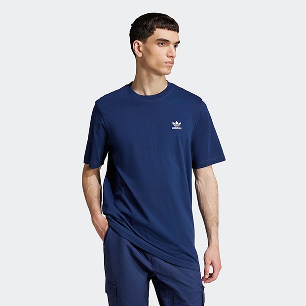 メンズ トレフォイル エッセンシャルズ 半袖Tシャツ　ナイトインディゴ　