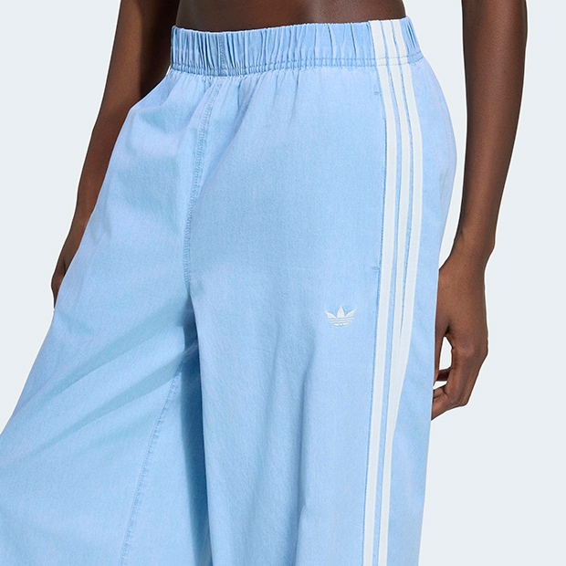 adidas ライトブルーデニム ワイドレッグパンツ Z90215222 adidas 