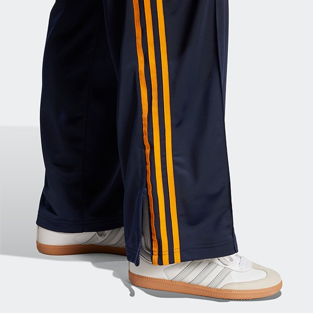 アディカラー クラシック ファイヤーバード ルーズトラックパンツ adidas（アディダス） パンツ アディカラー クラシック ファイヤー