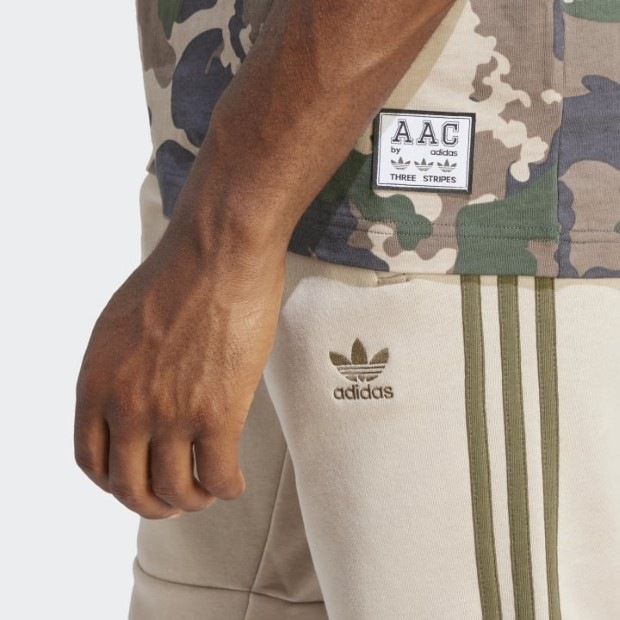 AAC カモ柄Tシャツ シャドーグリーン×マルチカラー ｜すべての商品
