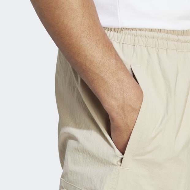 プレミアム エッセンシャルズ カーゴパンツ ワンダーベージュ