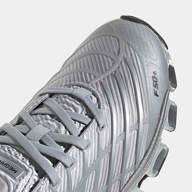 ユニセックス メガライド F50 MEGARIDE F50 onv26　シルバーメタリック×マットシルバー　