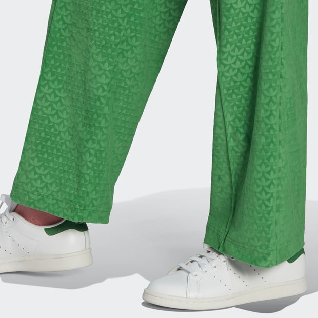 レディース Adicolor Heritage Now ベロアパンツ グリーン