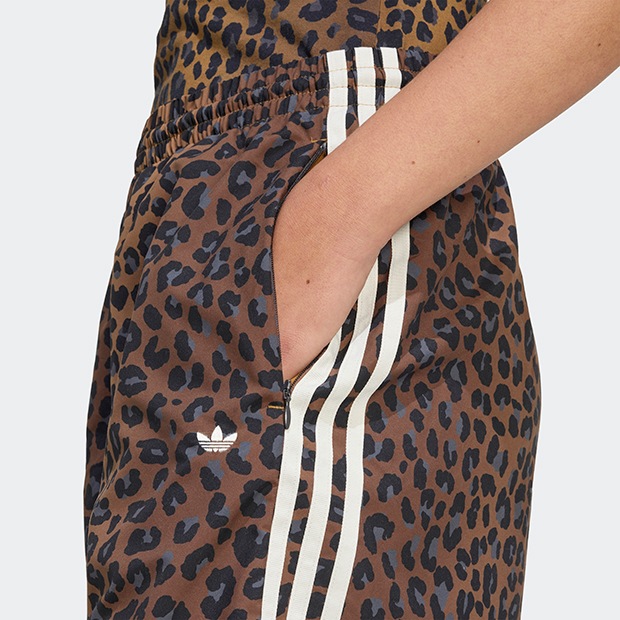 adidas ヒョウ柄パンツ　トラックパンツ レディース アディダスオリジナルス レオパード リュクス