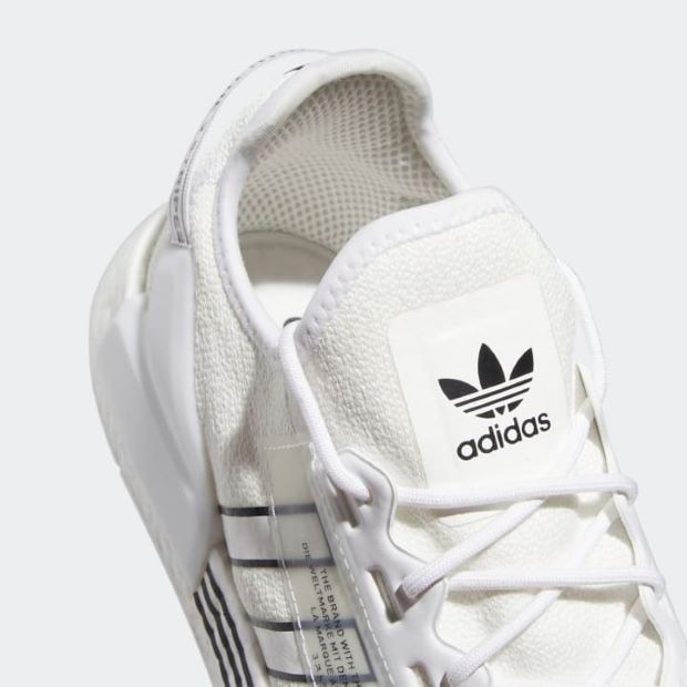 NMD_R1 V2   lkr79　クラウドホワイト×コアブラック×クラウドホワイト　