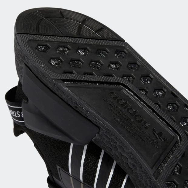 NMD_R1 V2   lkr79　コアブラック×クラウドホワイト×コアブラック　