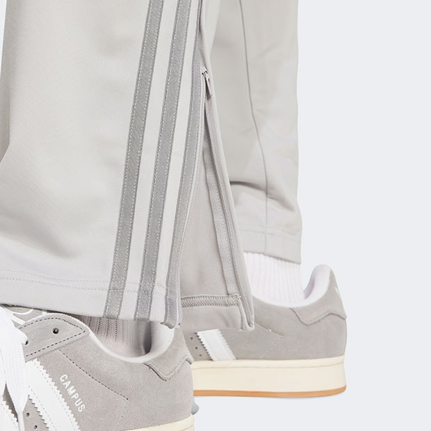 アディダス ファイヤーバード トラックパンツ ベロア グレー ジャージパンツ アディカラー クラシックス ファイヤーバード トラックパンツ