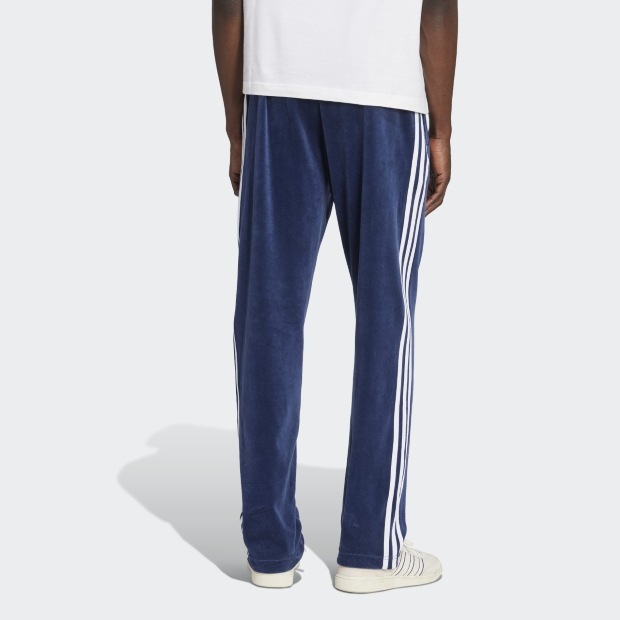 アディカラー SST ベロア トラックパンツ ナイトインディゴ アディカラー SST ベロア トラックパンツ ナイトインディゴ