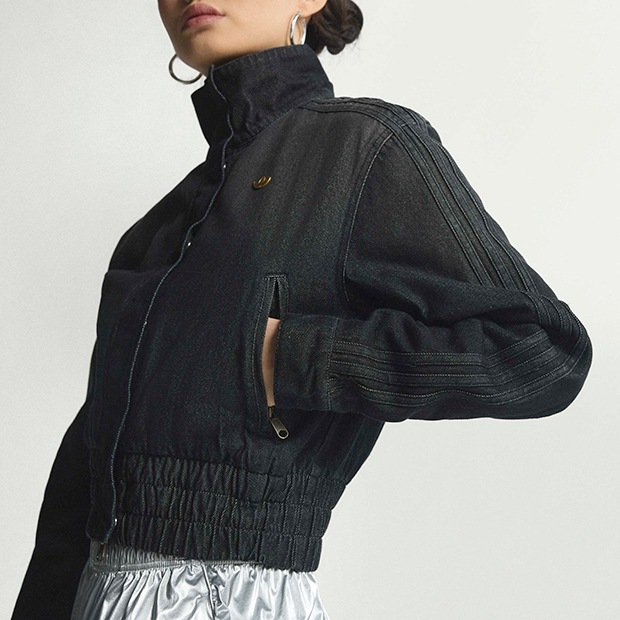 プレミアムエッセンシャルズデニムトラックトップ Mサイズ adidas（アディダス）の「プレミアム エッセンシャルズ デニム